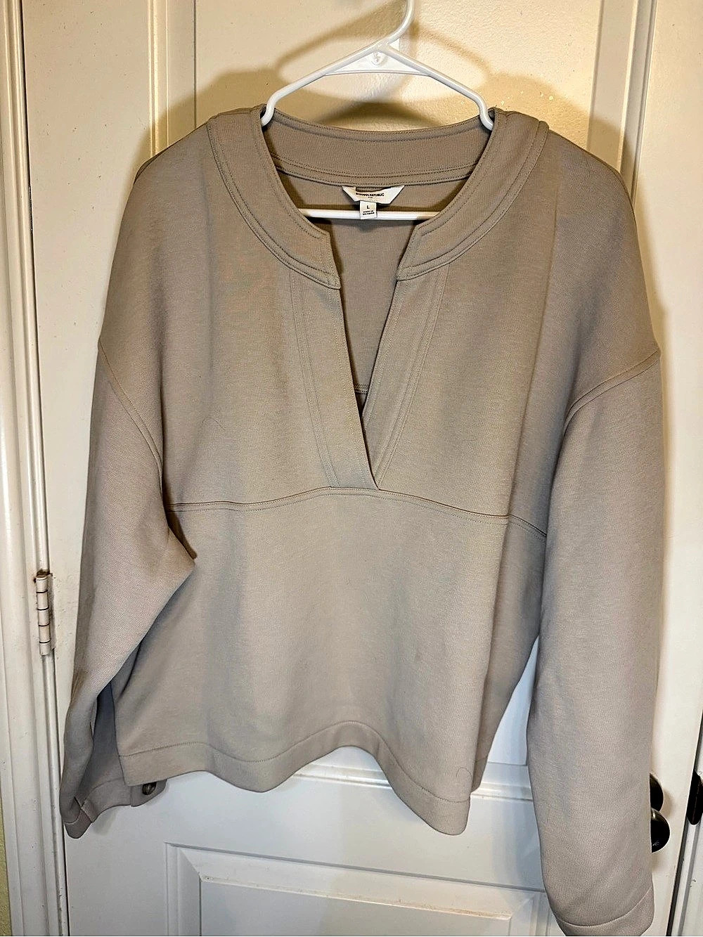 Banana Republic Beige Pullover Size Large